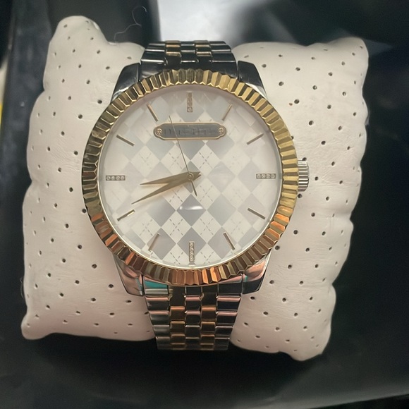 Mark echo watch worn once or twice. Like new condition - Picture 2 of 3